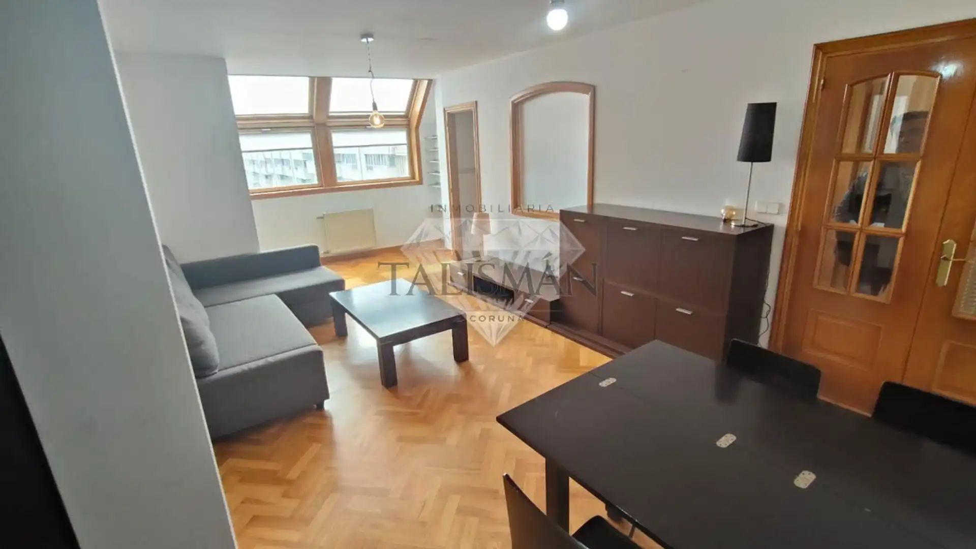 Sala de estar de Piso de alquiler en A Coruña Capital  con Calefacción, Parquet y Amueblado