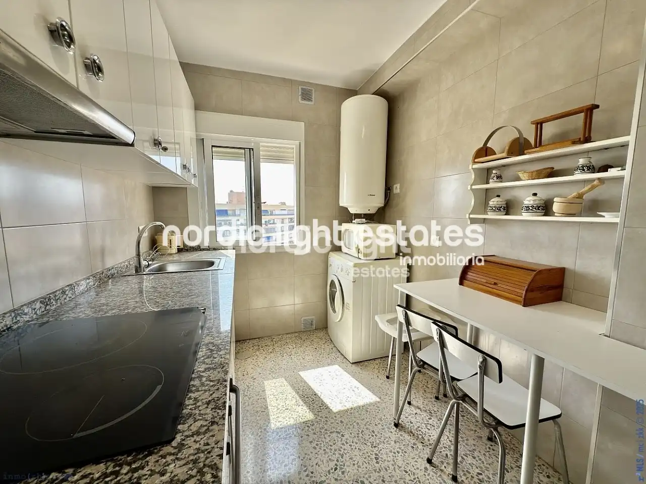 Piso con piscina en venta en Torre del Mar, imagen 11