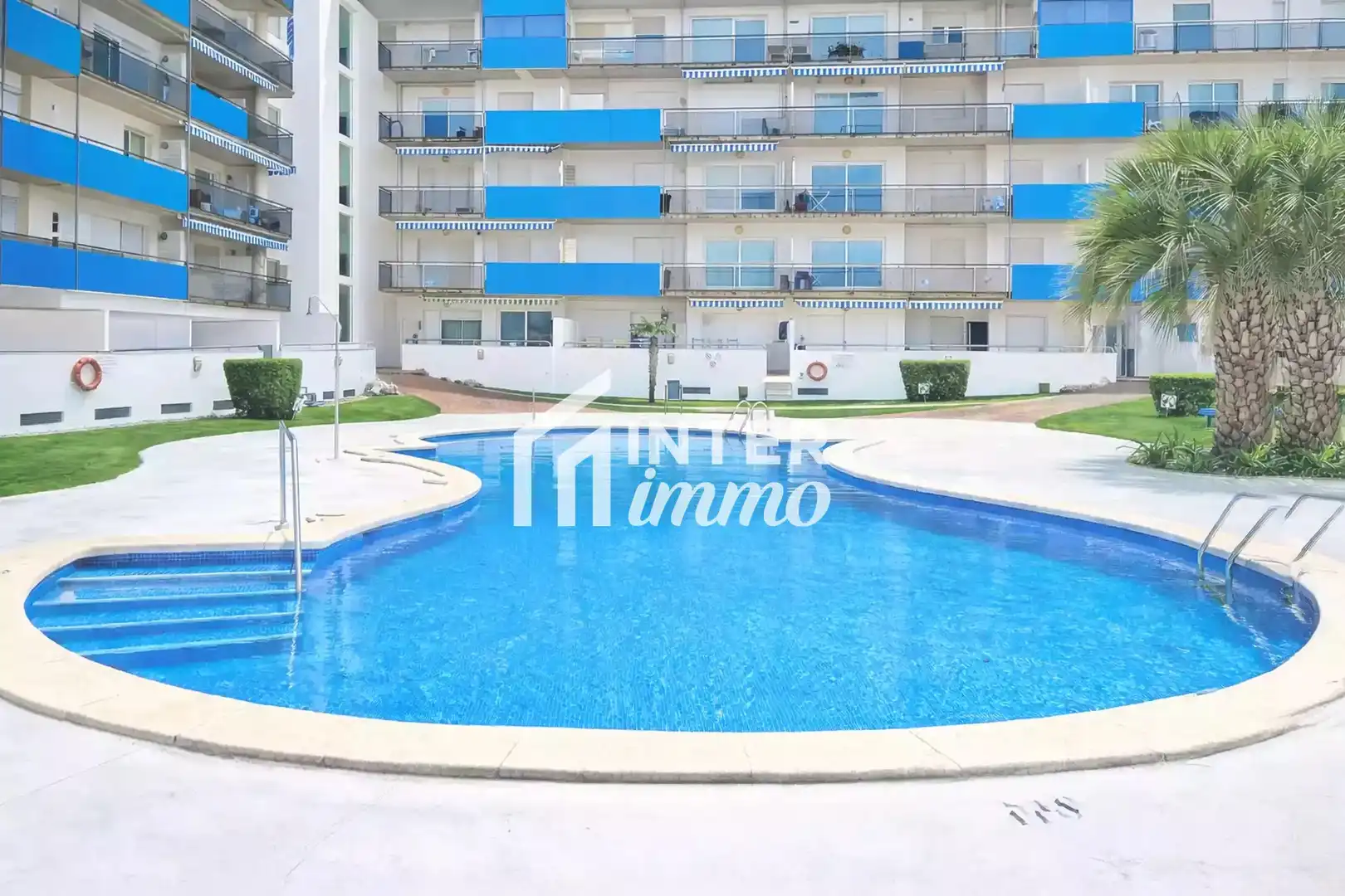 Vista exterior de Piso en venta en Roses con Terraza, Piscina y Amueblado