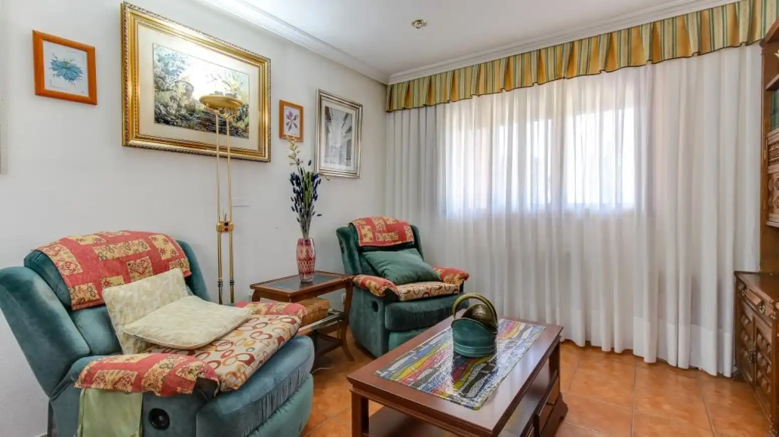 Wohnzimmer von Einfamilien-Reihenhaus zum Verkauf in Salamanca mit Heizung, Privatgarten und Parkett