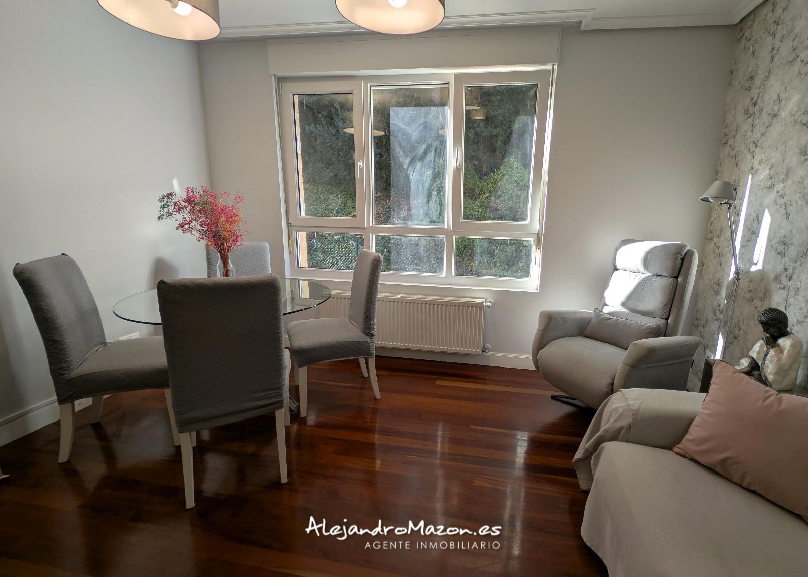 Sala de estar de Piso en venta en Castro-Urdiales con Calefacción, Terraza y Trastero