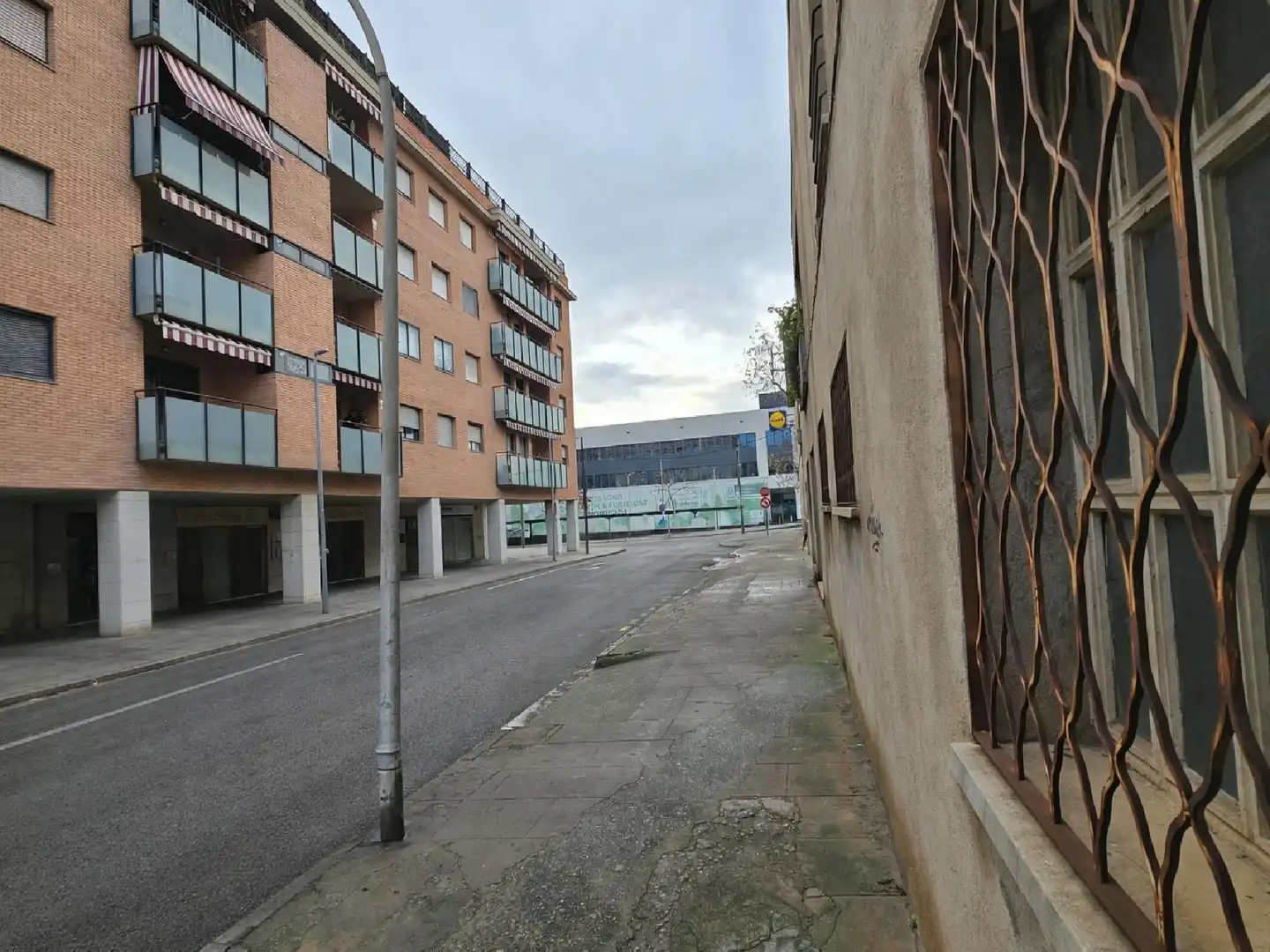 Vista exterior de Pis en venda en Montcada i Reixac amb Terrassa