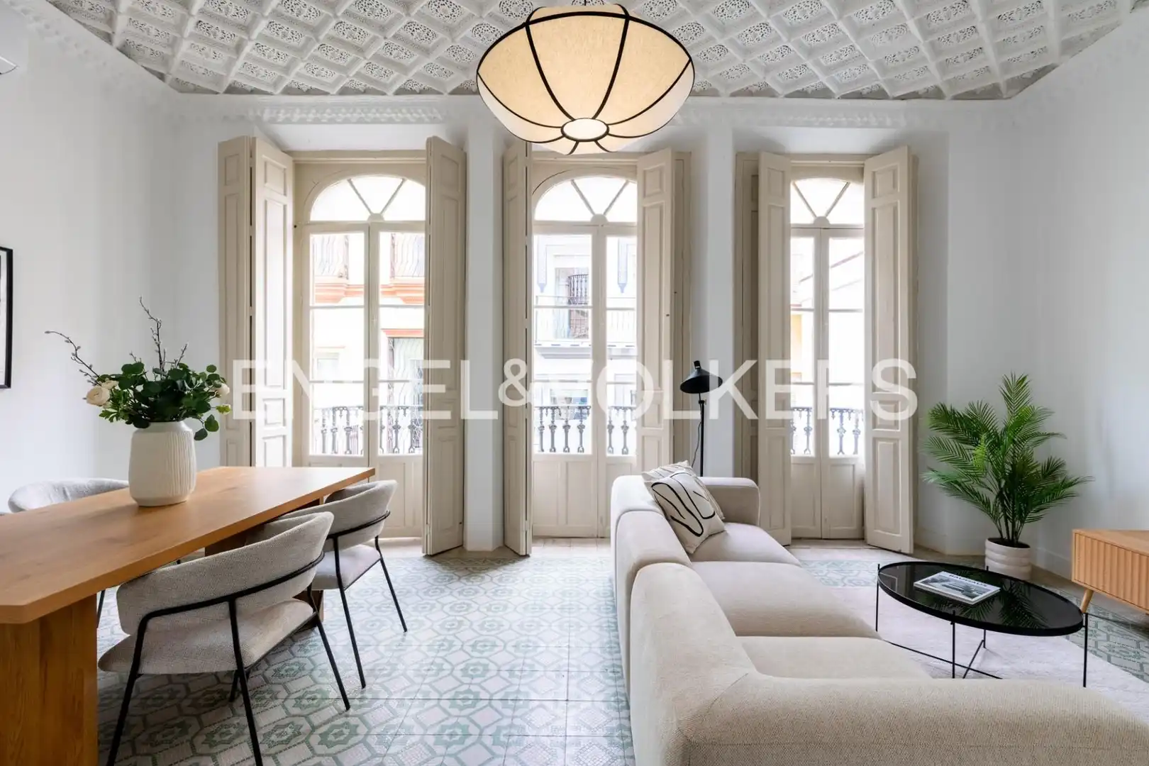 Living room of Flat for sale in Sevilla  with Air Conditioner, Heating and Balcony