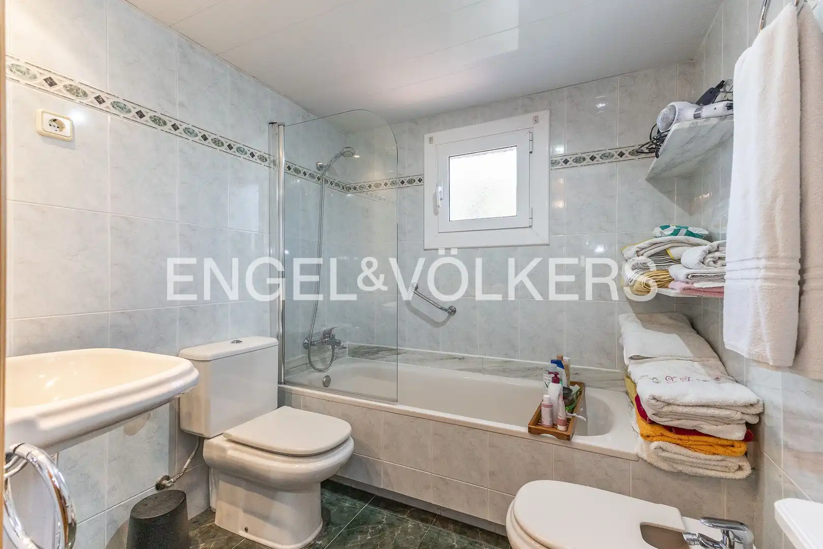 Bathroom of Houses for sale in Sant Cugat del Vallès  with Air Conditioner, Heating and Private garden
