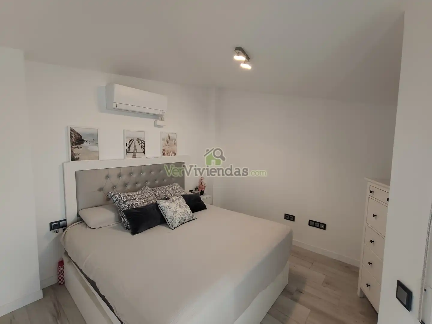Bedroom of Duplexes for sale in Terrassa  with Air Conditioner, Heating and Parquet flooring