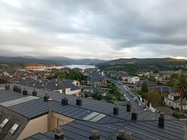 Vista exterior de Piso de alquiler en Ribadeo con Calefacción, Amueblado y Horno