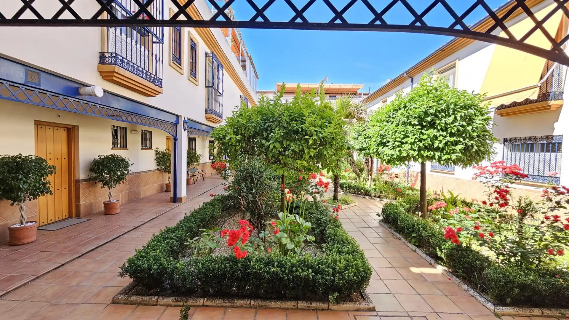 Vista exterior de Casa o xalet en venda en Córdoba amb Aire condicionat i Traster