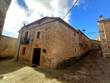 Casa amb balcó en venda a Calle Medina