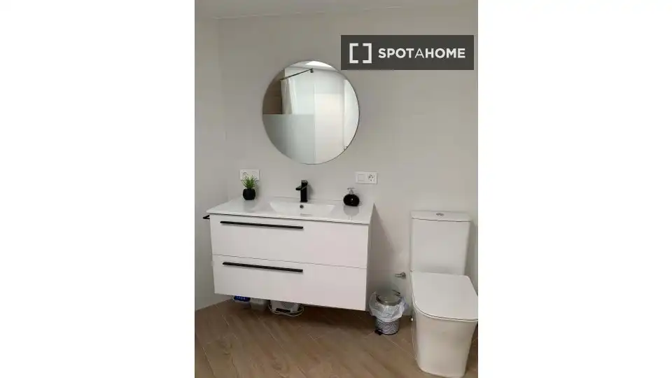 Baño de Apartamento para compartir en Gandia con Aire acondicionado, Terraza y Amueblado