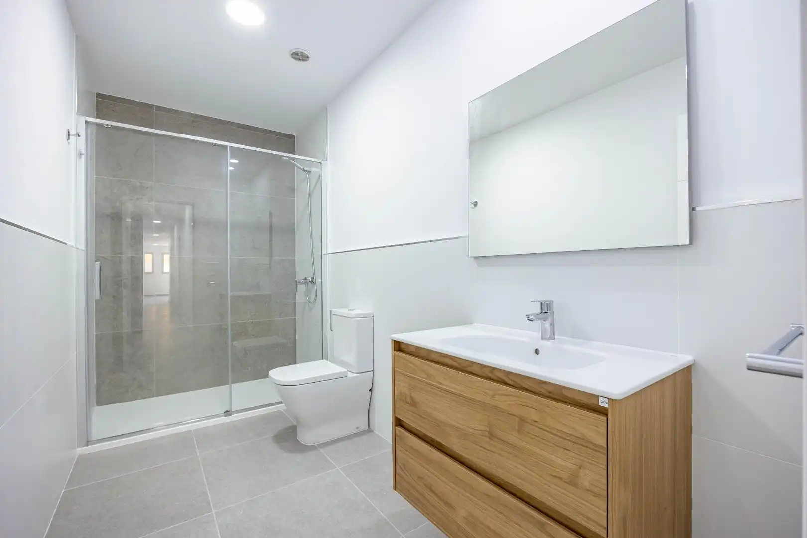 Baño de Piso en venta en Telde con Alarma
