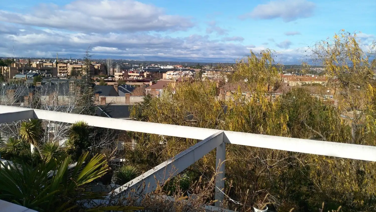 Vista exterior de Piso de alquiler en Pozuelo de Alarcón con Piscina