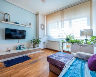 Sala d'estar de Apartament en venda en  Madrid Capital