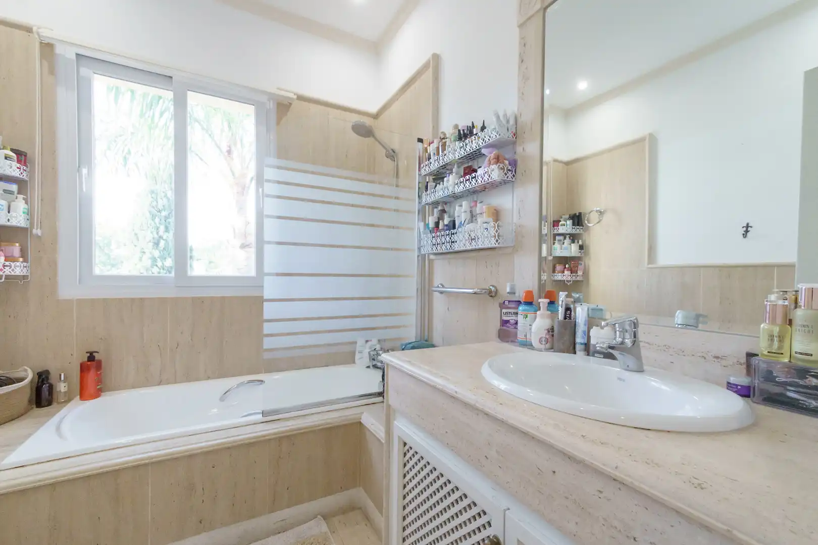 Baño de Casa o chalet en venta en Marbella con Aire acondicionado, Jardín privado y Terraza