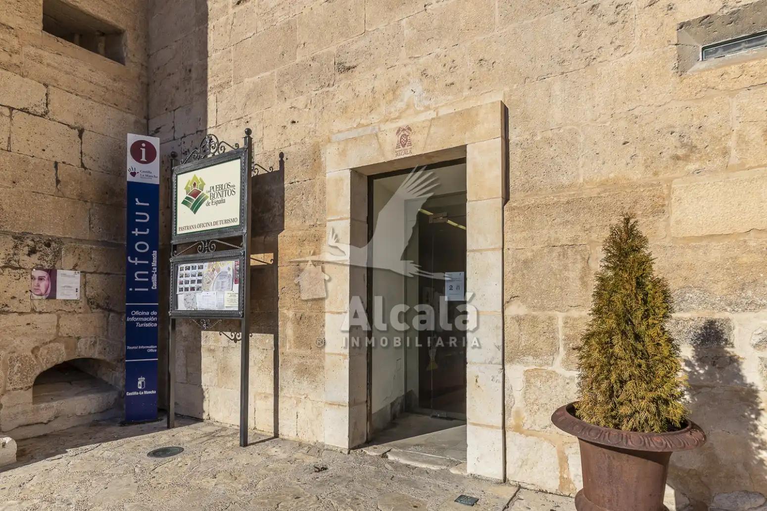Vista exterior de Casa o xalet en venda en Pastrana amb Calefacció