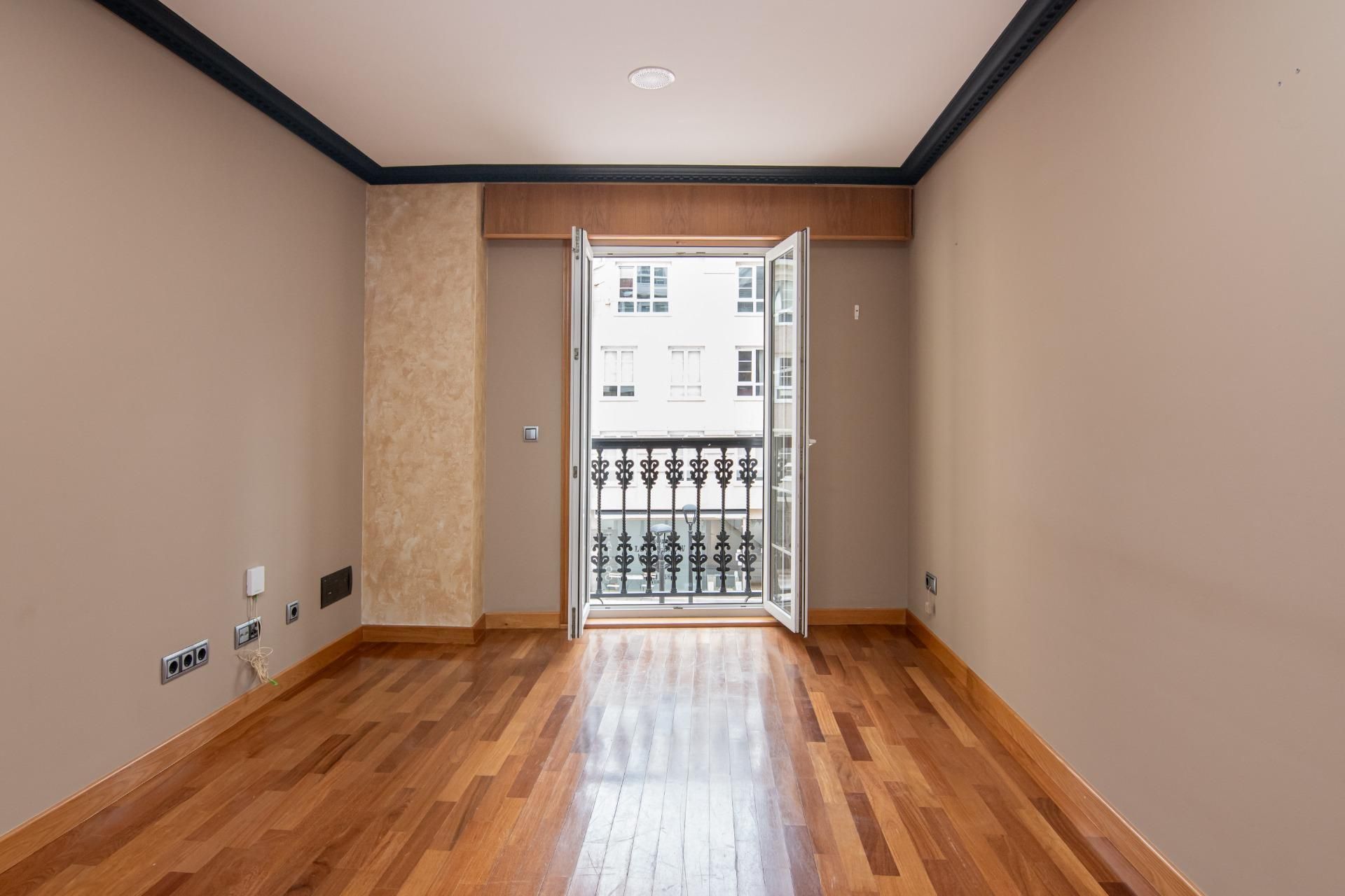 Dormitori de Pis en venda en A Coruña Capital  amb Parquet, Traster i Balcó