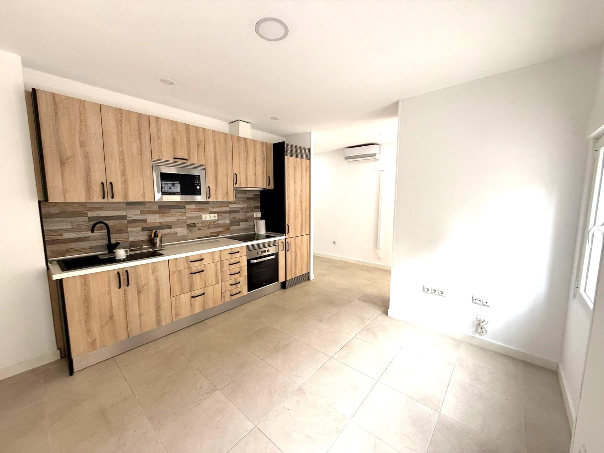 Flat for sale in Calle MARQUES DE OVIECO, Suárez