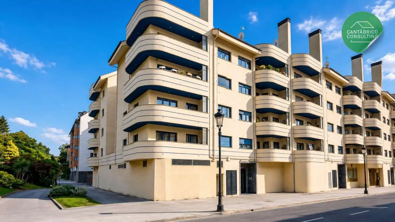 Vista exterior de Pis en venda en Navia amb Calefacció, Parquet i Terrassa