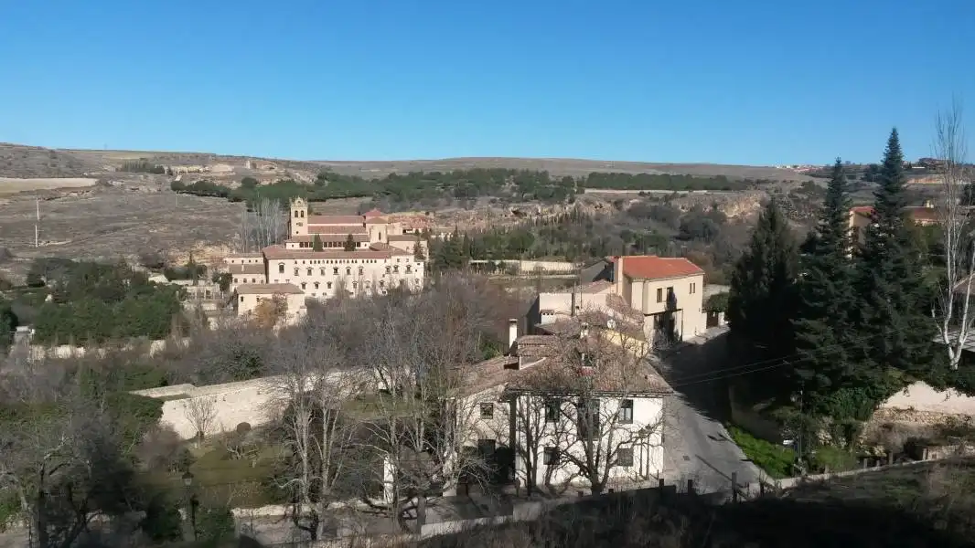 Vista exterior de Oficina de alquiler en Segovia con Calefacción