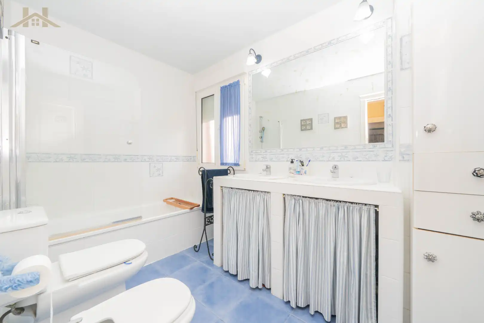 Bathroom of Houses for sale in Manzanares El Real  with Heating, Private garden and Storage room