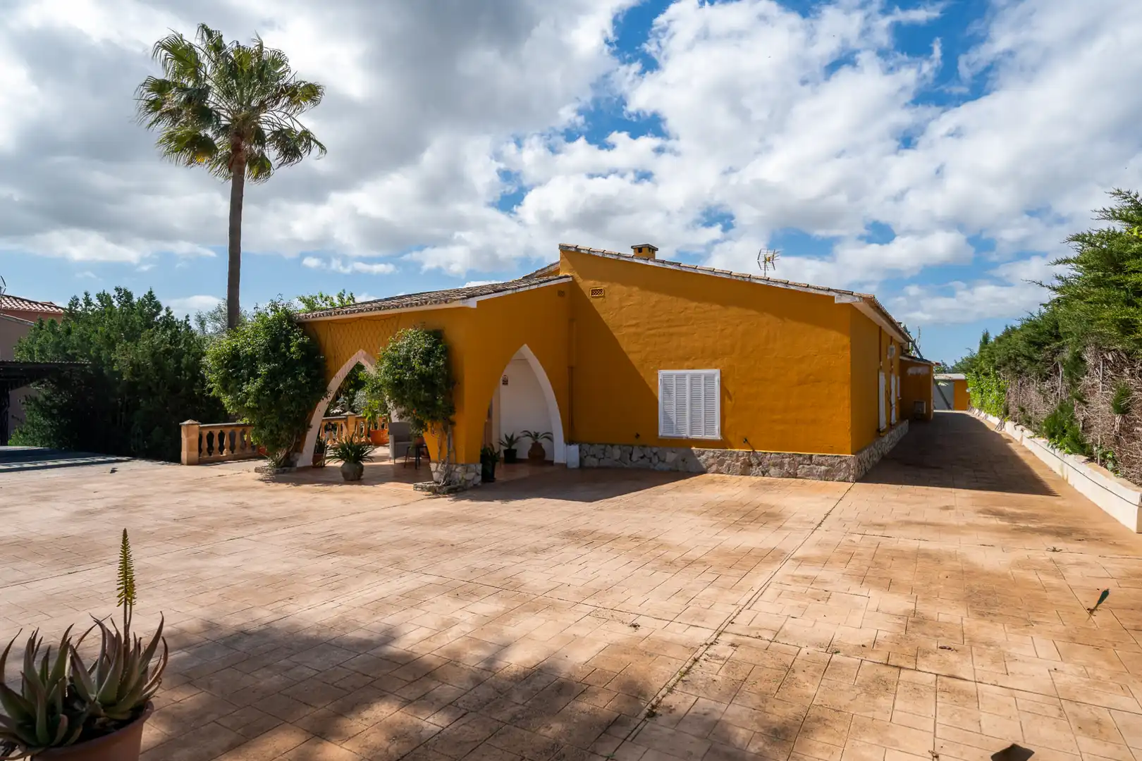 Vista exterior de Casa o xalet en venda en Marratxí amb Aire condicionat, Calefacció i Jardí privat