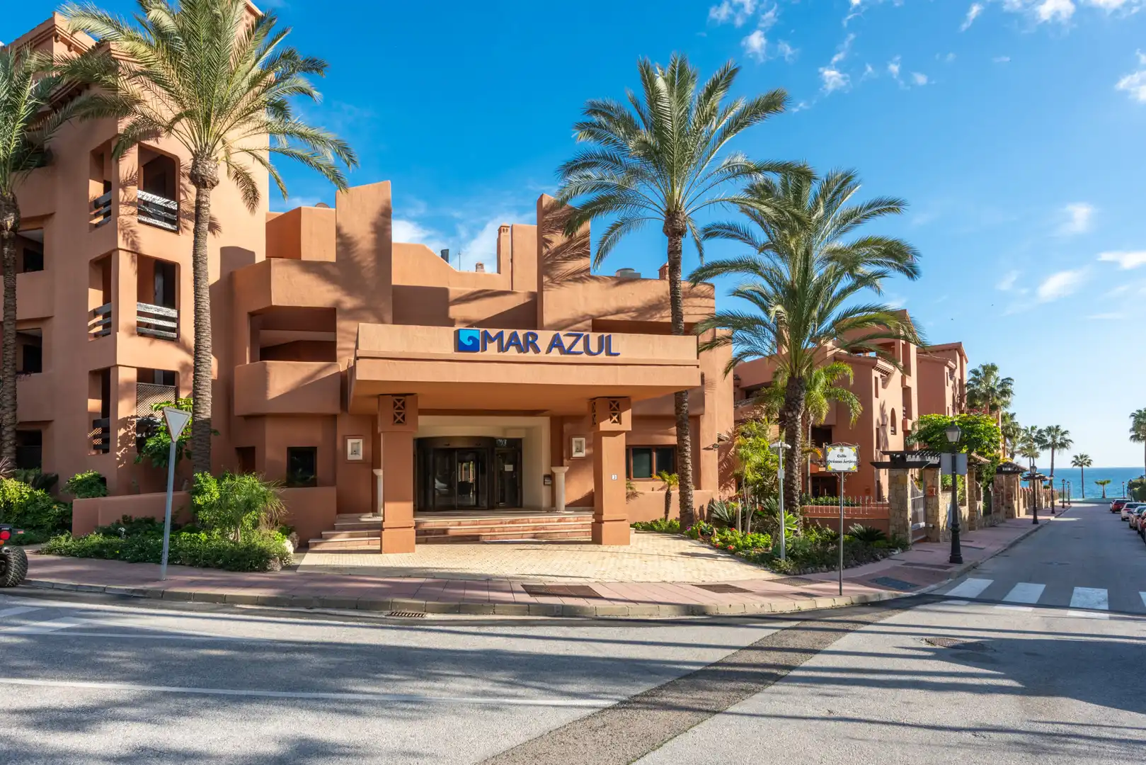 Vista exterior de Apartament en venda en Estepona amb Aire condicionat, Terrassa i Piscina