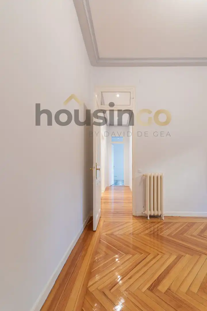 Flat for rent in Madrid  with Heating, Terrace and Oven