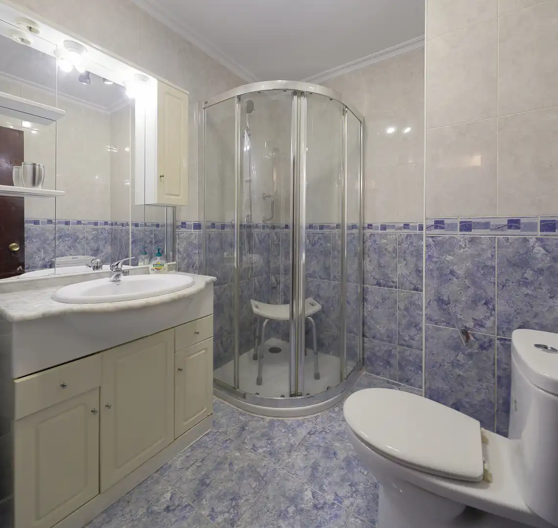 Baño de Piso en venta en Gijón  con Calefacción y Parquet
