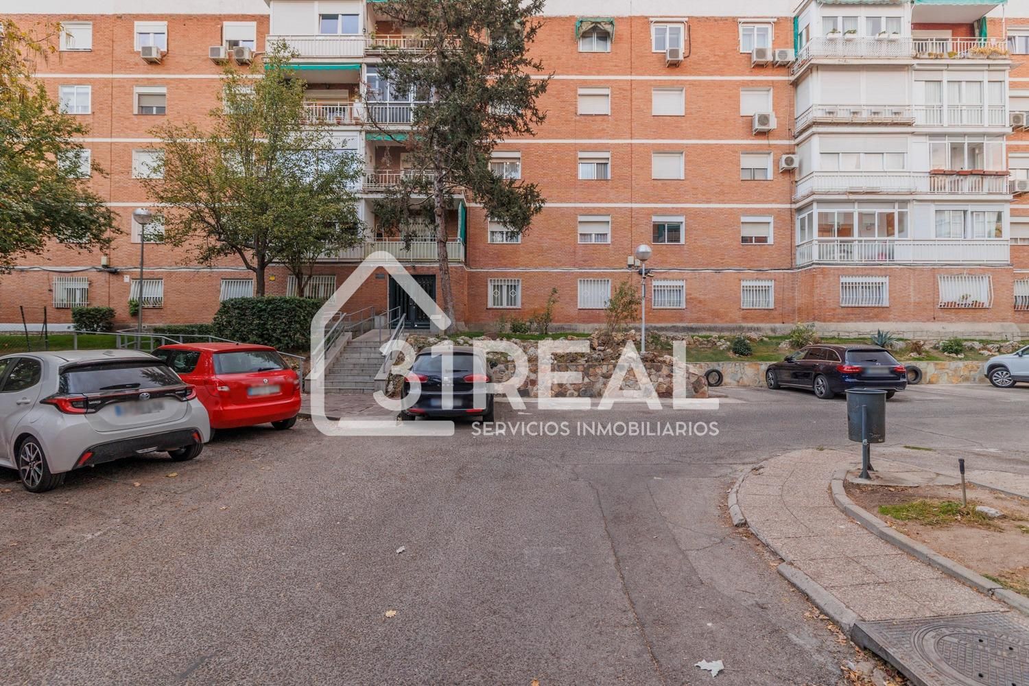 Vista exterior de Pis en venda en  Madrid Capital amb Jardí privat, Parquet i Piscina comunitària