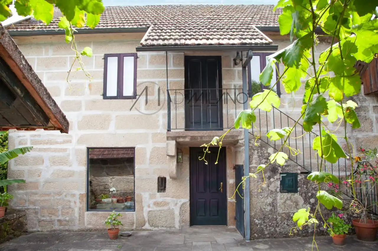 Vista exterior de Finca rústica en venda en Mondariz amb Calefacció, Jardí privat i Terrassa