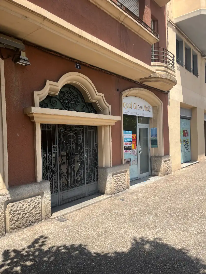 Exterior view of Commercial properties for rent in Girona  with Air Conditioner and Parquet flooring