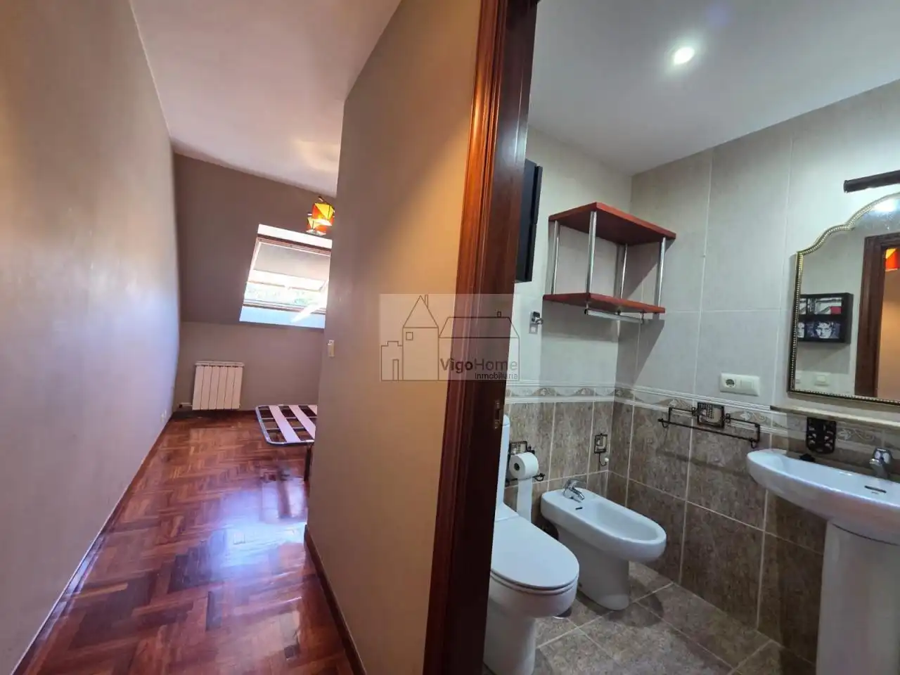 Bathroom of Attic for rent in Vigo   with Heating, Parquet flooring and Terrace