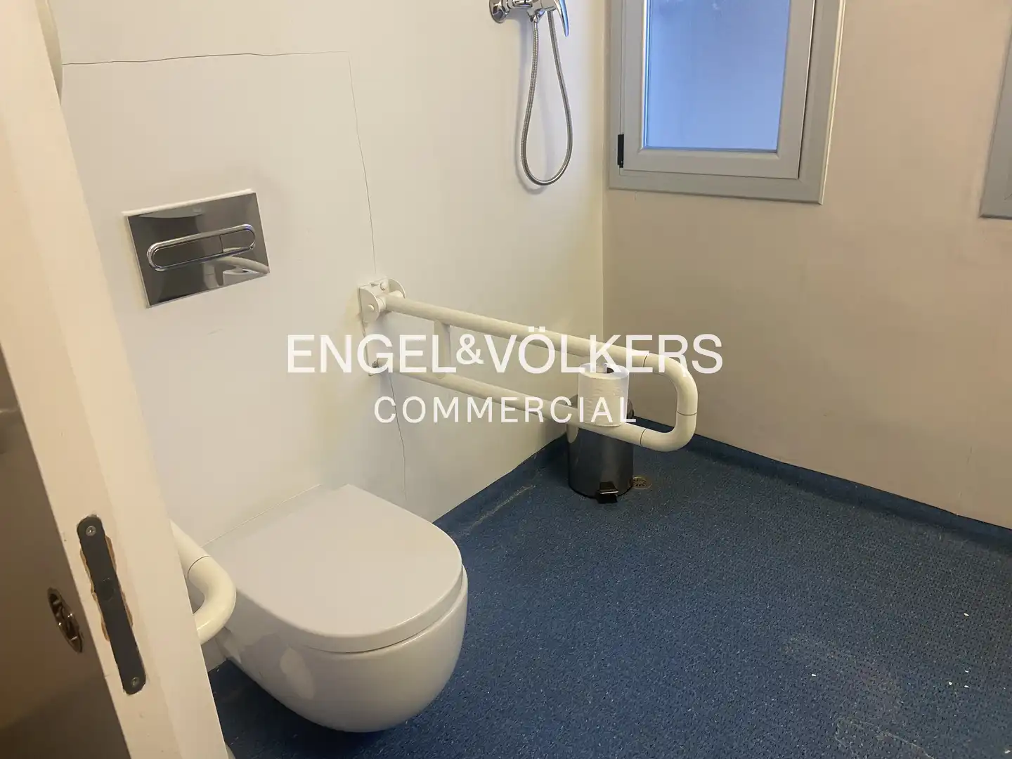 Baño de Oficina de alquiler en L'Hospitalet de Llobregat con Terraza
