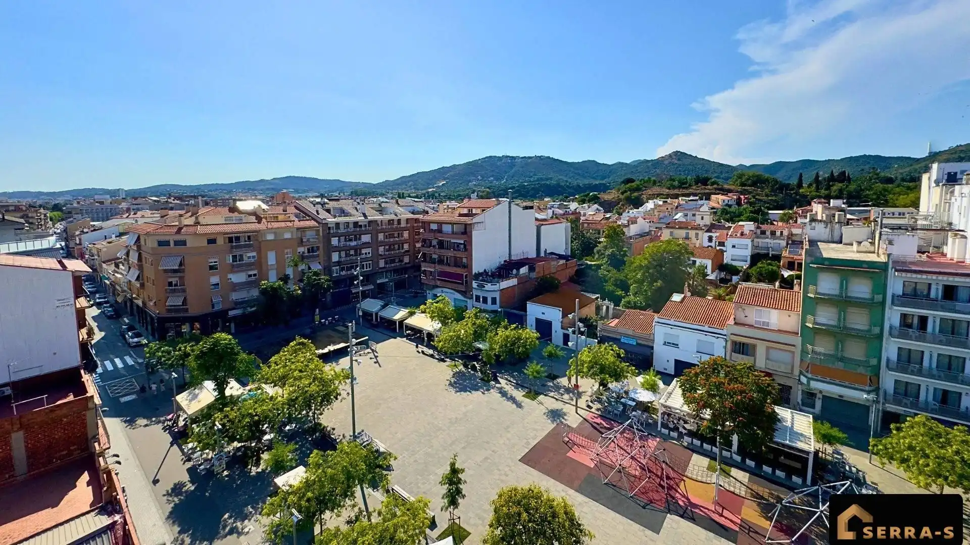 Vista exterior de Àtic en venda en Pineda de Mar amb Aire condicionat, Calefacció i Terrassa