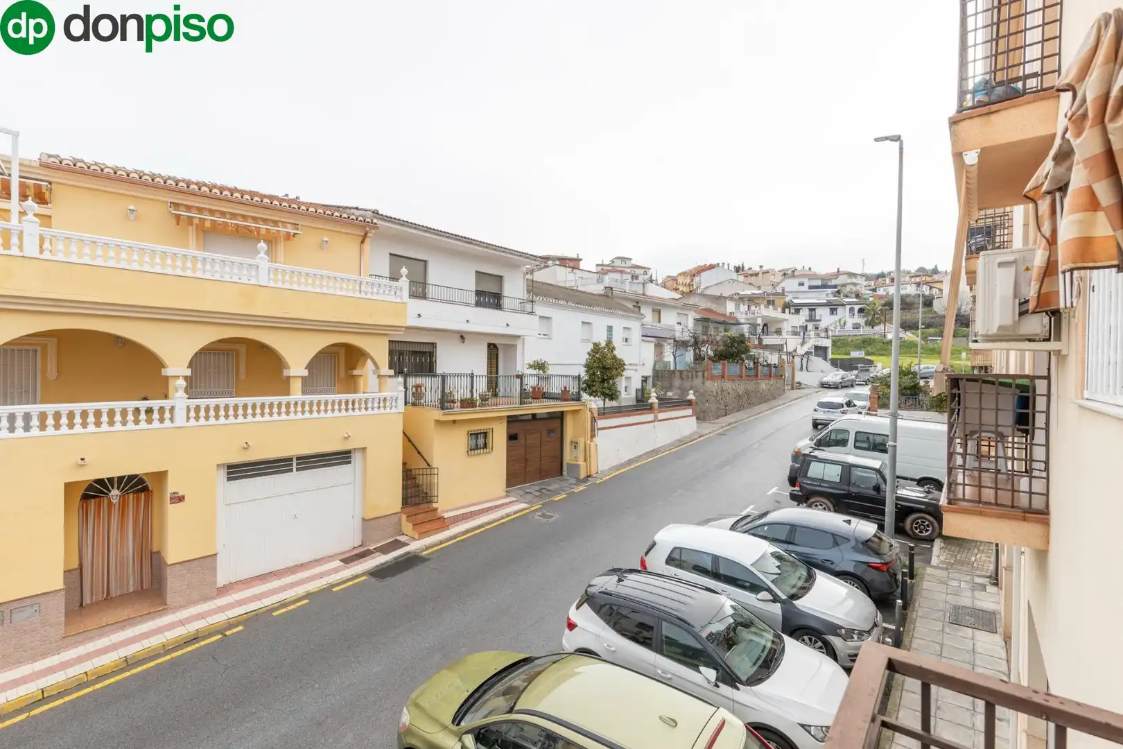 Außenansicht von Wohnung zum Verkauf in Güevéjar mit Balkon