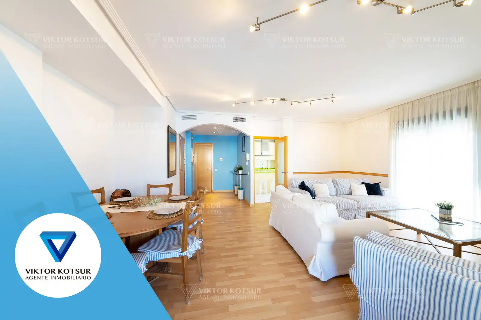 Sala de estar de Ático en venta en Roquetas de Mar con Aire acondicionado, Parquet y Terraza