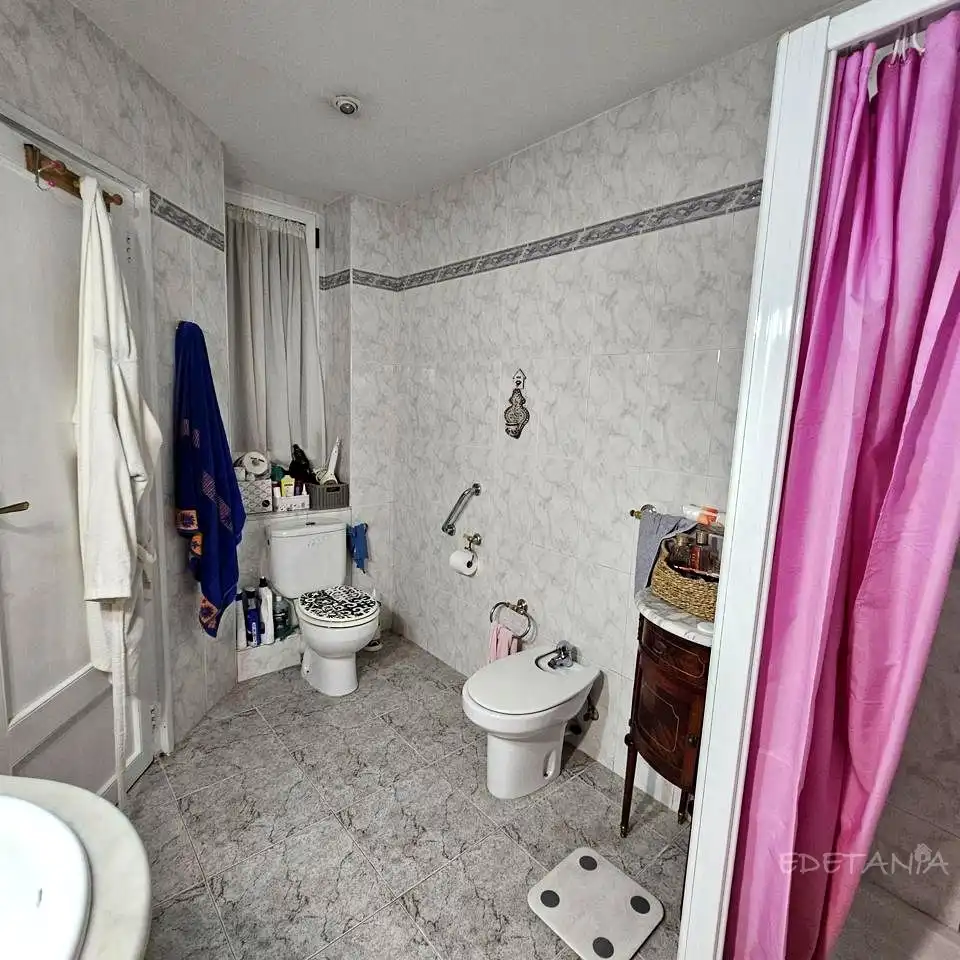 Baño de Piso en venta en Valencia con Aire acondicionado y Balcón