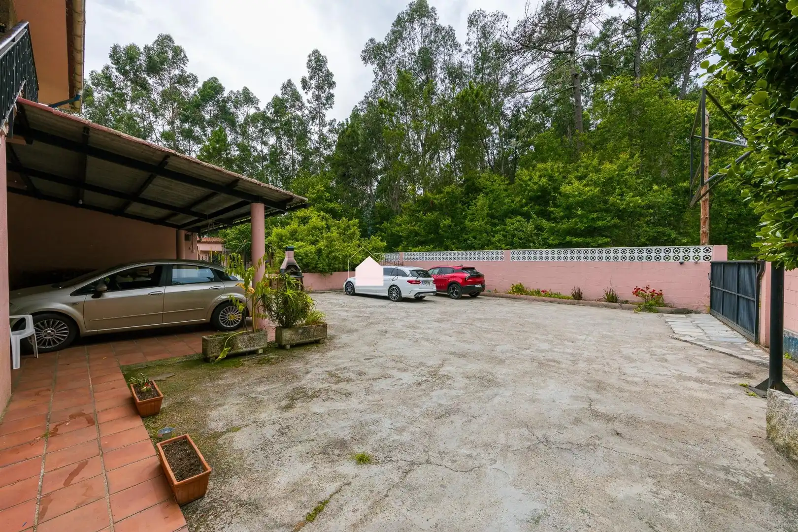 Parking de Casa o chalet en venta en Gondomar con Calefacción, Jardín privado y Trastero
