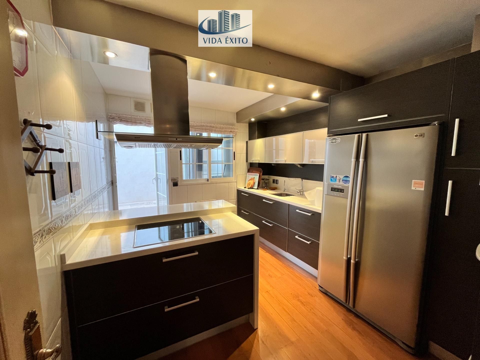 Cuina de Casa o xalet en venda en  Jaén Capital amb Aire condicionat, Terrassa i Traster