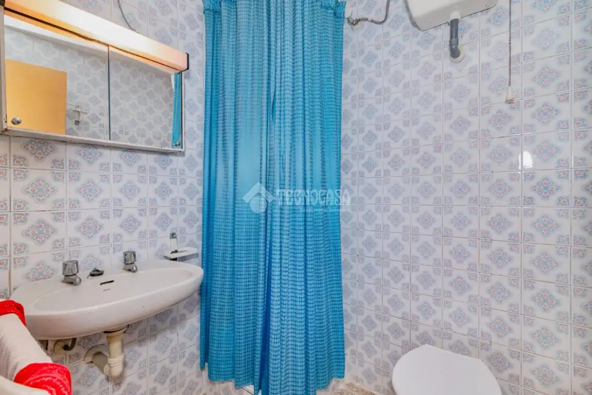 Baño de Piso en venta en Lucena con Aire acondicionado y Amueblado