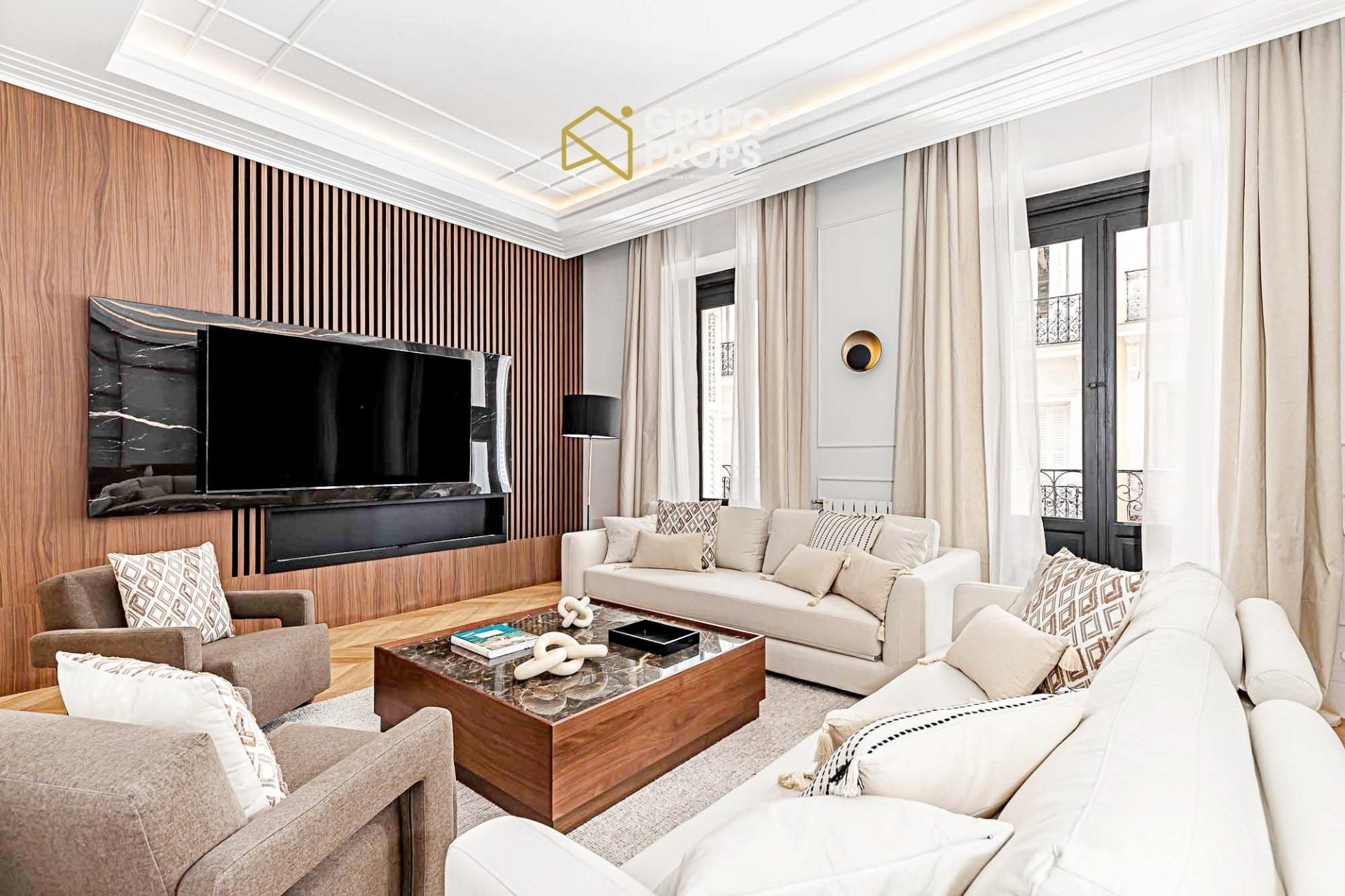 Living room of Apartment for sale in  Madrid Capital  with Air Conditioner, Heating and Balcony