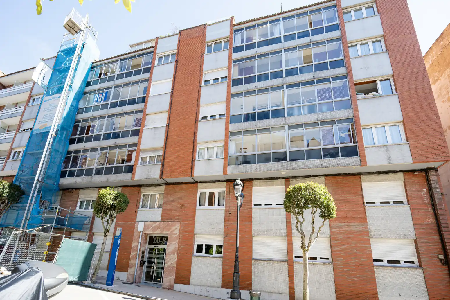 Vista exterior de Piso en venta en Oviedo  con Calefacción, Parquet y Trastero