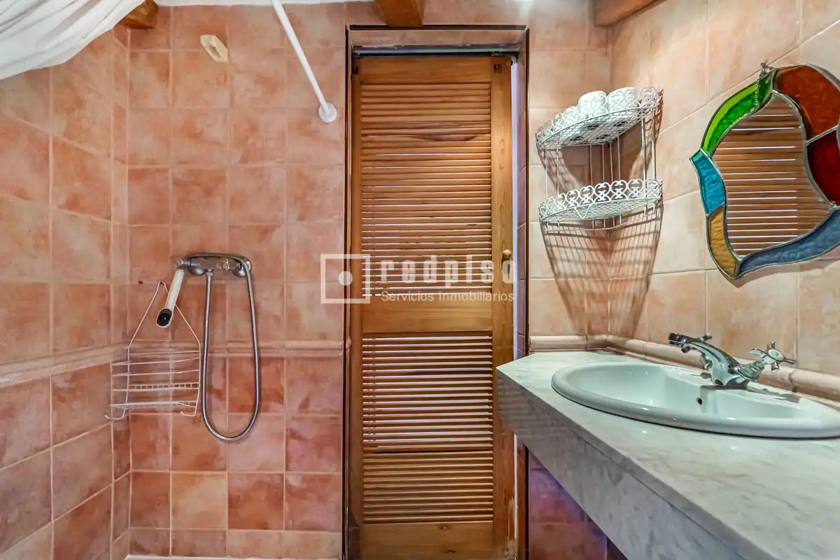 Bathroom of Study for rent in Madrid  with Air Conditioner, Parquet flooring and Terrace