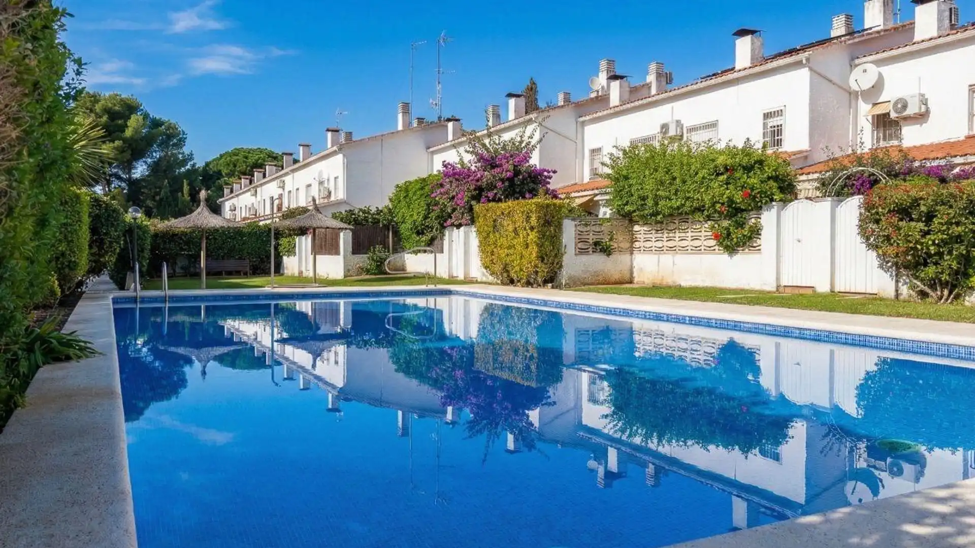 Piscina de Casa o xalet en venda en Castelldefels amb Aire condicionat, Calefacció i Jardí privat