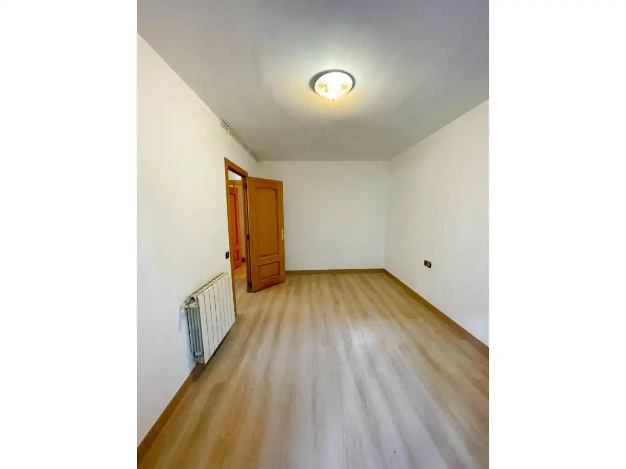Habitación de Piso en venta en Cerdanyola del Vallès con Calefacción, Parquet y Balcón