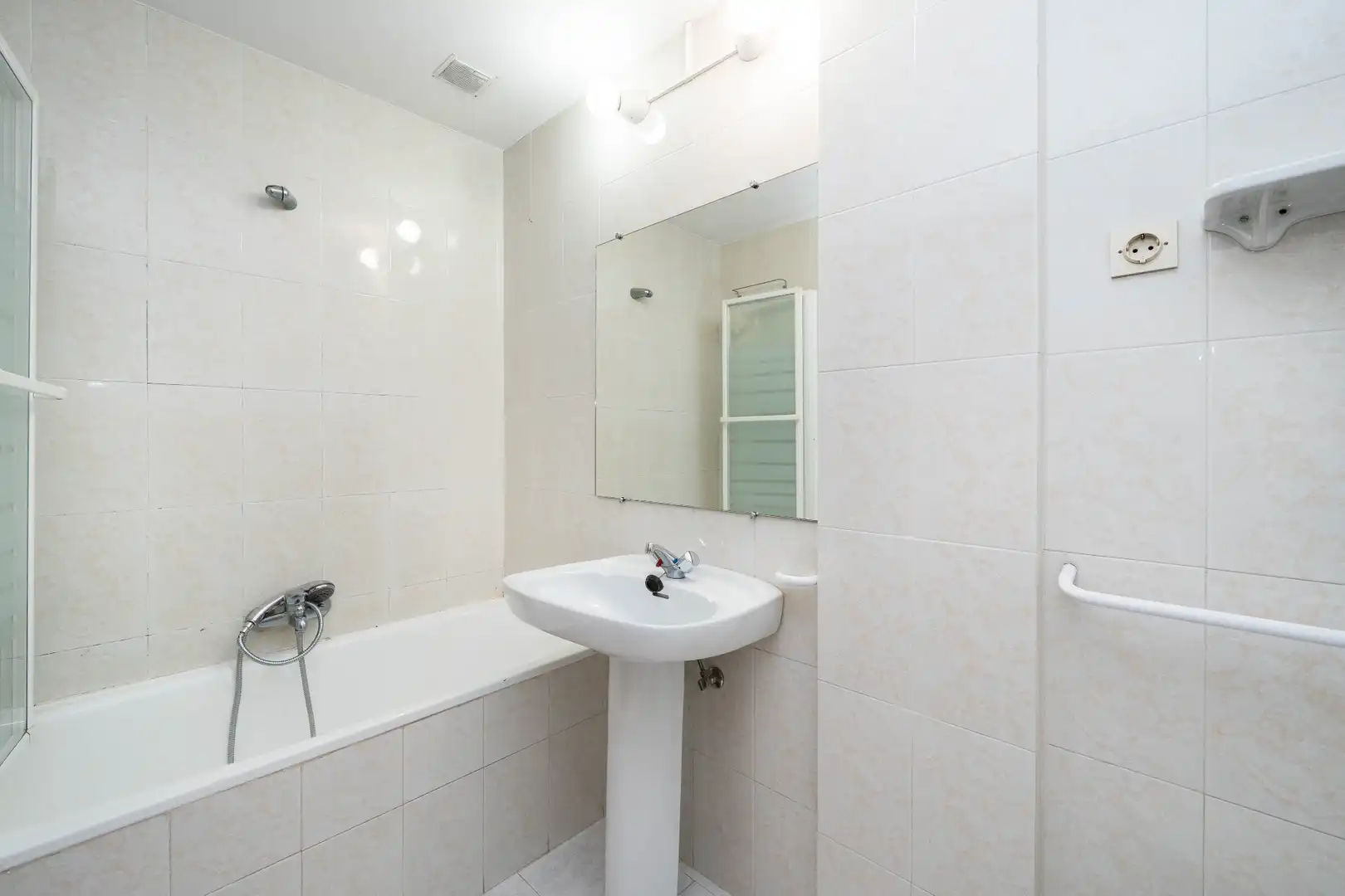 Baño de Casa adosada en venta en Algete con Calefacción, Jardín privado y Terraza