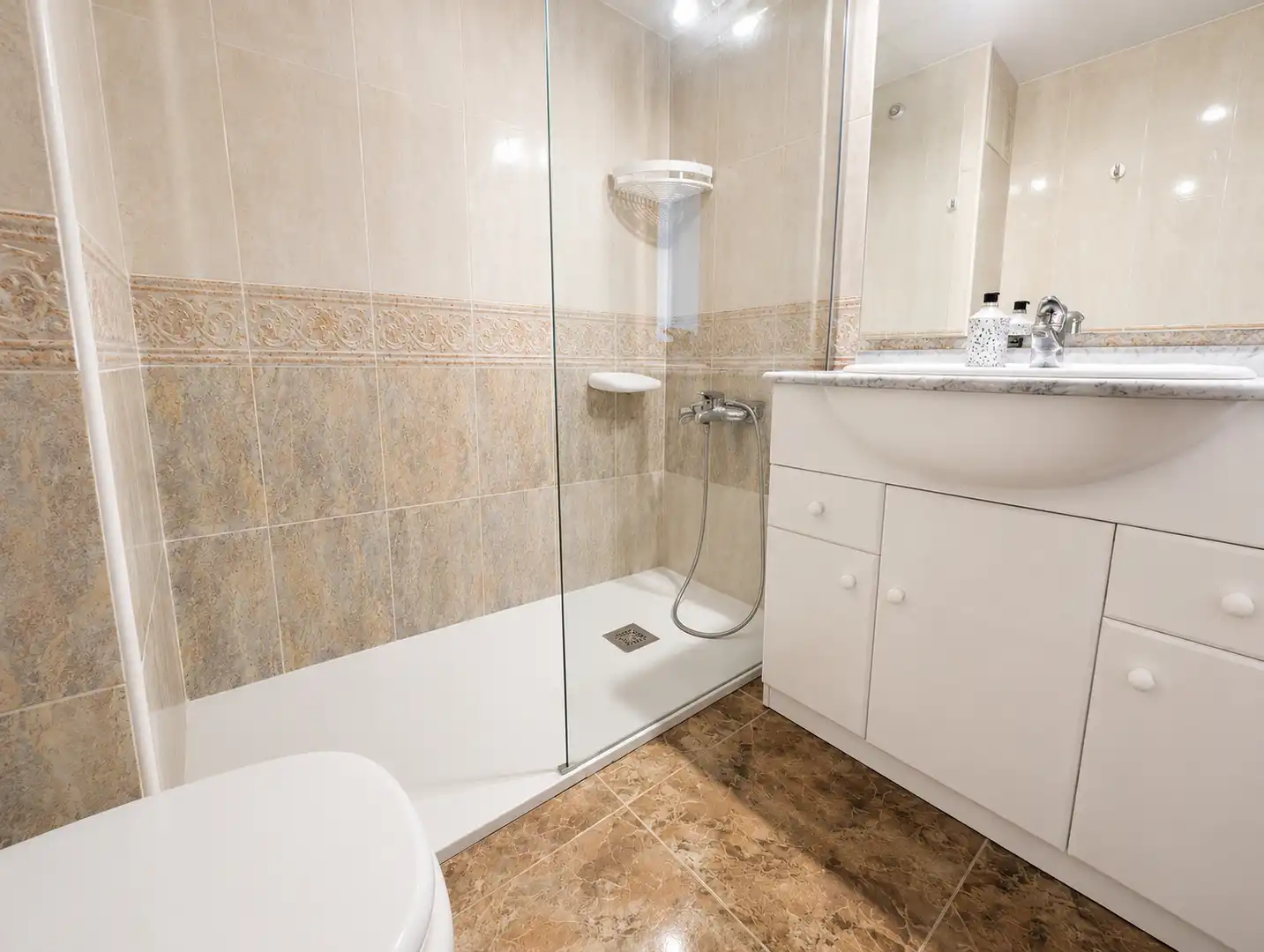Baño de Piso de alquiler en Reus con Aire acondicionado, Calefacción y Horno