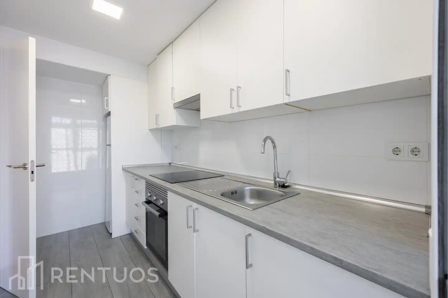 Flat for rent in Calle Parque de Cabañeros, Parque Lisboa - La Paz