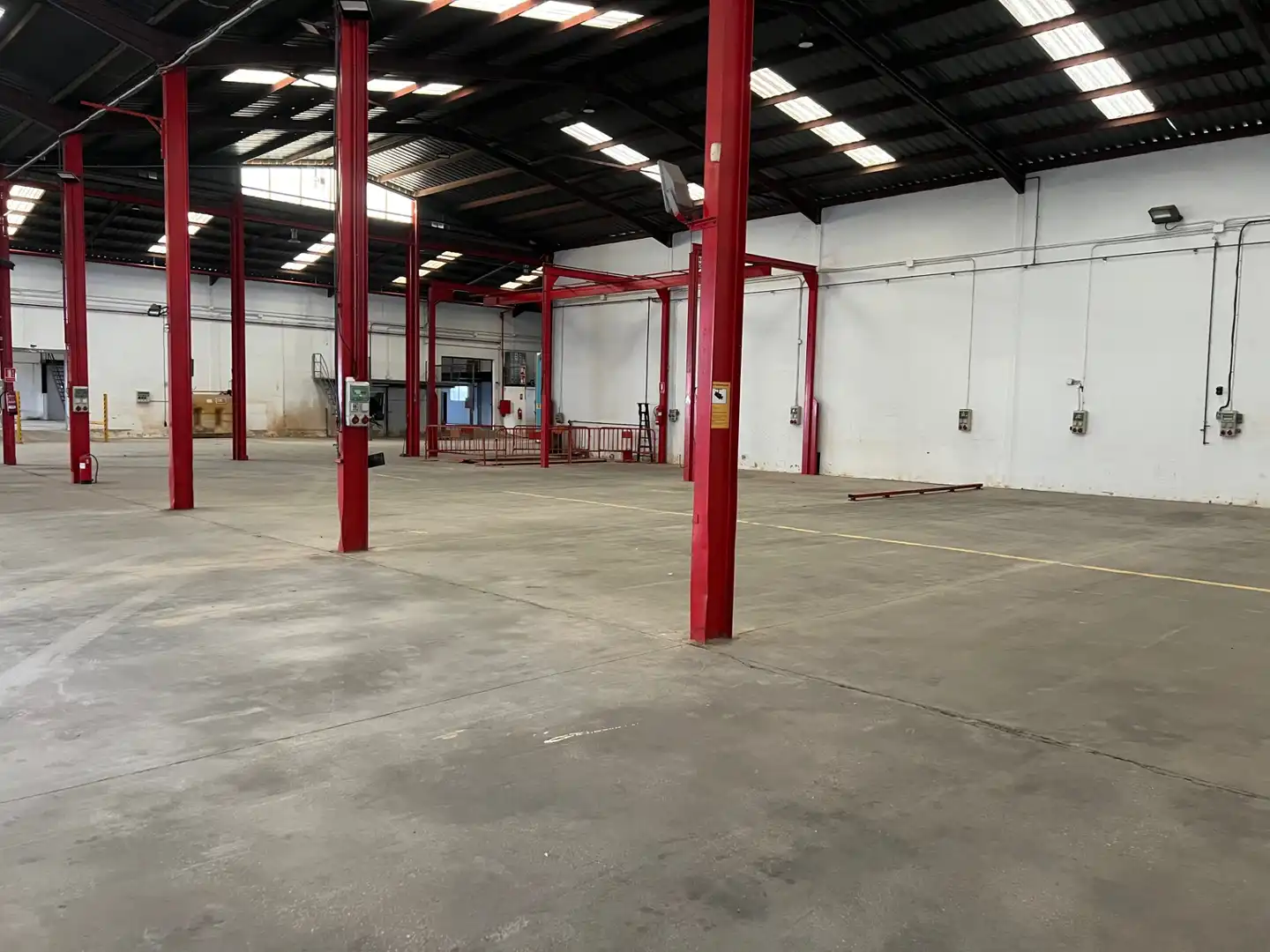 Aparcament de Nau industrial de lloguer en Quart de Poblet amb Alarma