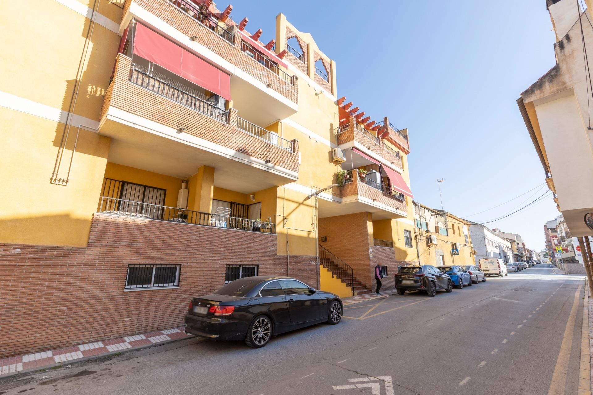 Vista exterior de Pis en venda en Churriana de la Vega amb Aire condicionat, Terrassa i Balcó