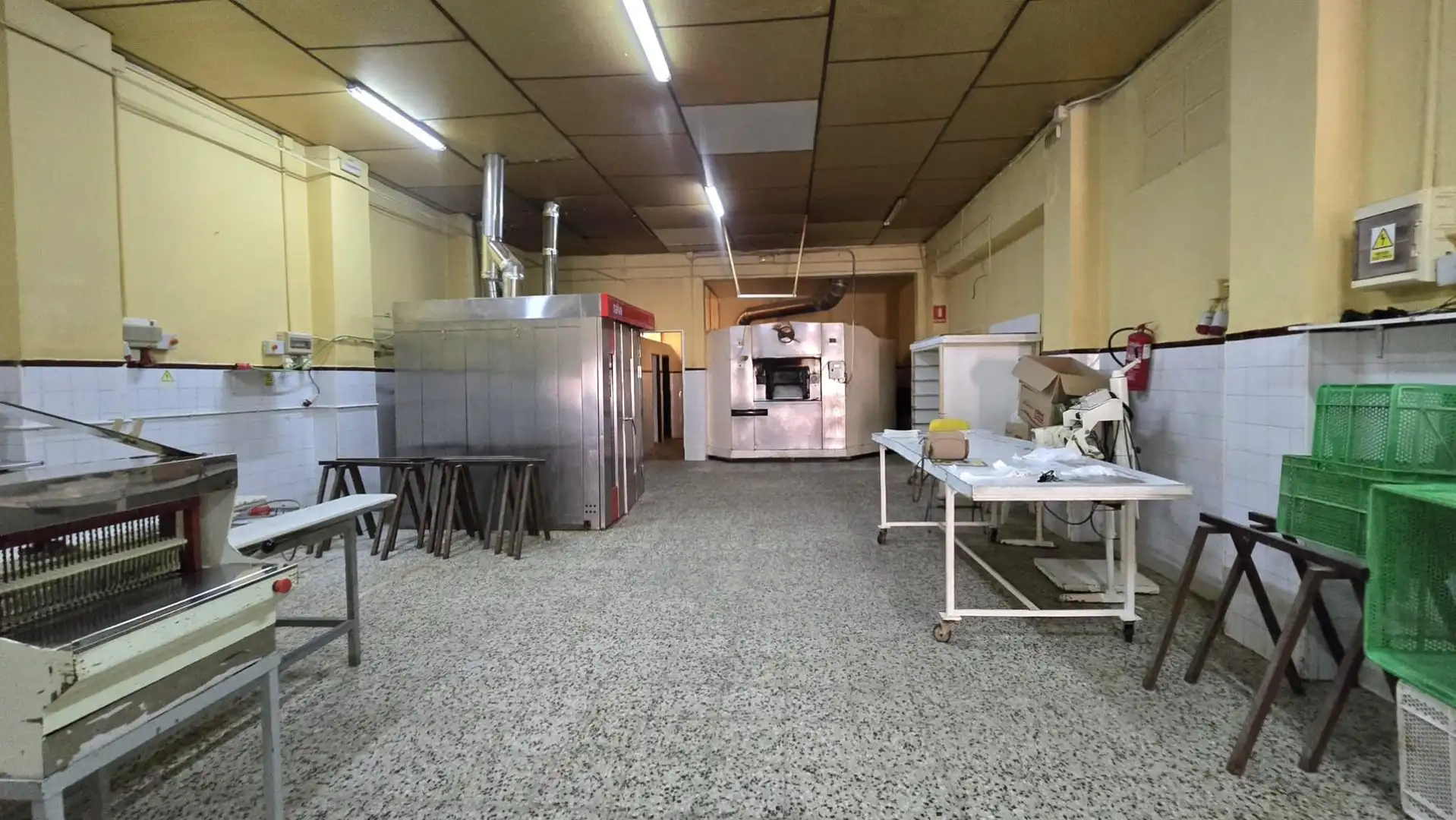 Business premises for sale in Calle de Álvarez Quintero, imagen 4